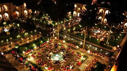 حیاط هتل عباسی اصفهان حیاط هتل عباسی اصفهان